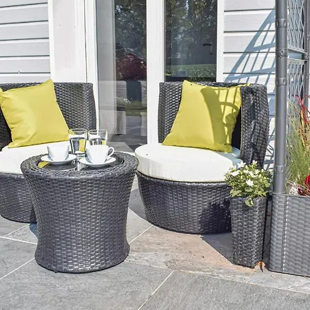 Beautiful home in St-Martin-aux-Buneaux w/ WiFi&5 Bedrooms Ferienhaus *