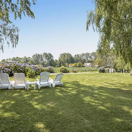 Beautiful home in St-Martin-aux-Buneaux w/ WiFi&5 Bedrooms Ferienhaus *