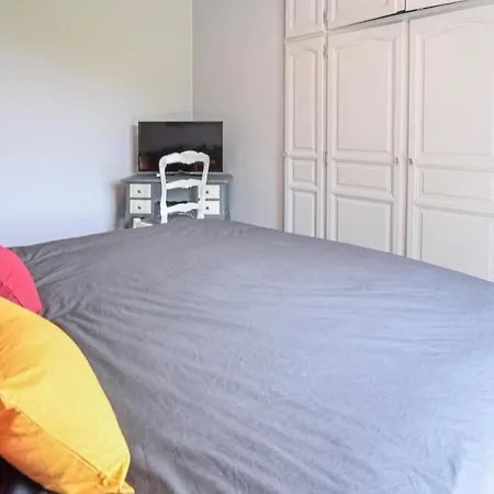 Ferienhaus Beautiful home in St-Martin-aux-Buneaux w/ WiFi&5 Bedrooms *