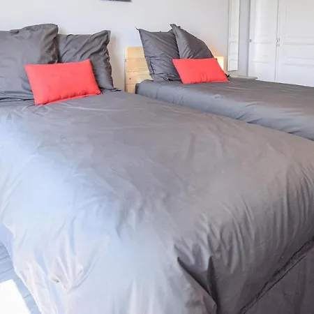 Beautiful home in St-Martin-aux-Buneaux w/ WiFi&5 Bedrooms * Saint-Martin-aux-Buneaux