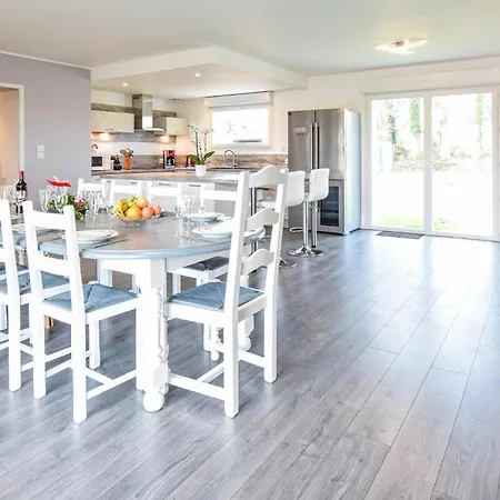 Ferienhaus Beautiful home in St-Martin-aux-Buneaux w/ WiFi&5 Bedrooms