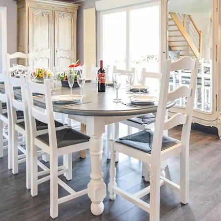 Ferienhaus Beautiful home in St-Martin-aux-Buneaux w/ WiFi&5 Bedrooms Saint-Martin-aux-Buneaux